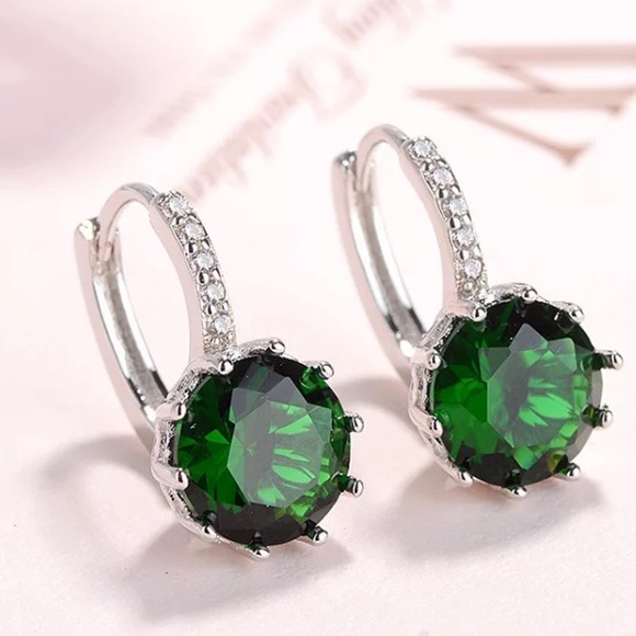 Jewelry - 18K white gold plated stud earrings